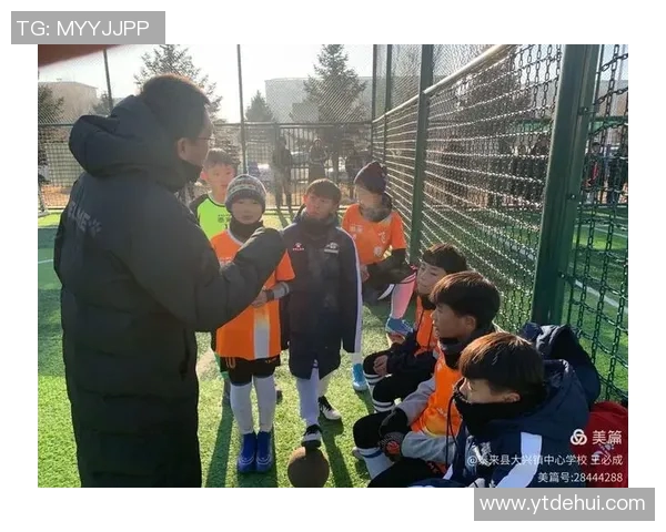 足球明星与女儿温馨对话分享成长故事与梦想追逐的美好瞬间