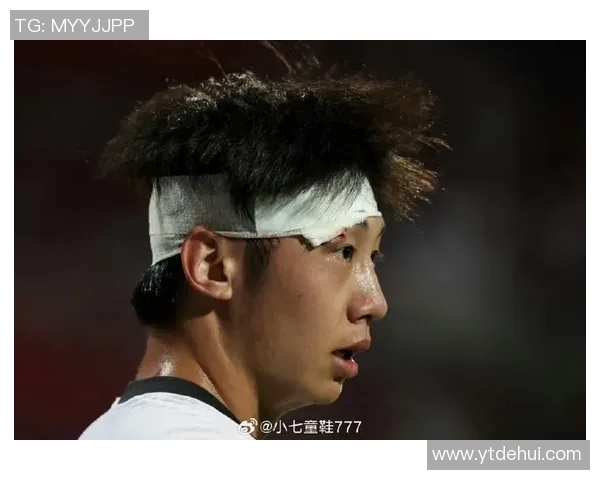 冷静如冰的足球巨星如何在赛场上掌控全局与情绪