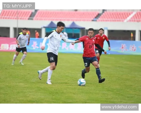 坐车上的足球明星们的日常生活与赛场外的精彩瞬间