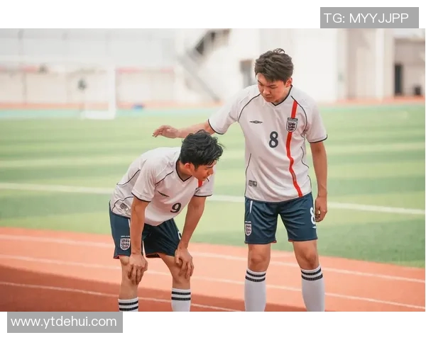 贾尔斯足球明星的传奇之路与他对足球的无限热爱与奉献精神